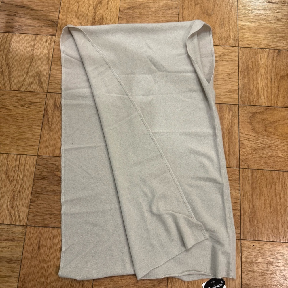NWT Portolano Lightweight 100% Cashmere Wrap